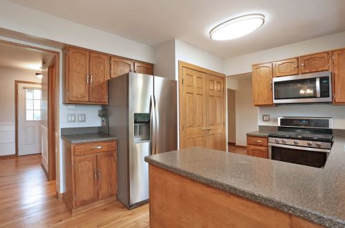 809 Burning Trl, Carol Stream IL  60188-9148 exterior