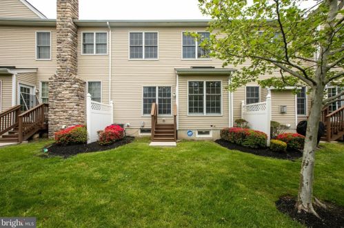 9 Nestlewood Way, Princeton NJ  08540-6132 exterior