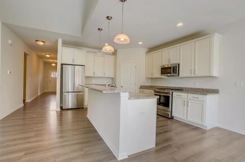 120 Reston Ct, Sycamore IL  60178-3000 exterior