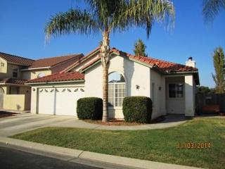 170 Lake Dr, Lemoore, CA 93245-9032