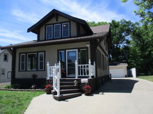 310 12th St, Willmar, MN 56201-2411