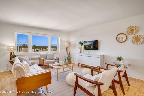 122-2E Bodman Pl, Tinton Falls NJ  07701-1014 exterior