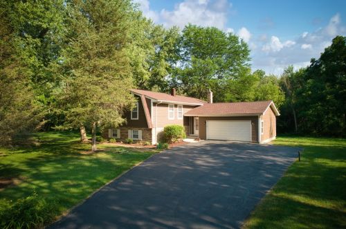 24957 Island Dr, Antioch, IL 60002-8938