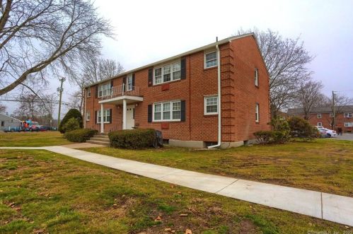 2 Brickyard Rd, Farmington, CT 06032-1206