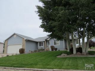 381 Palmer Lake Dr, Pueblo, CO 81007-2880