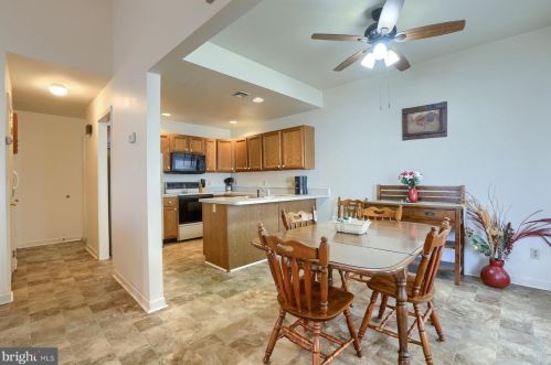 5 Thornhill Ct, Carlisle PA  17015-7669 exterior