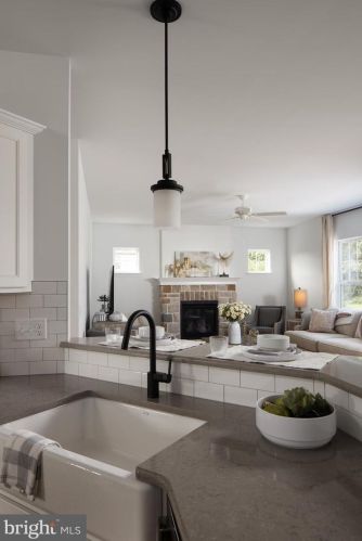 27 Waverly Ln, Carlisle, PA 17015-7119