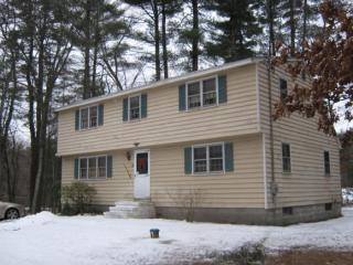 35 Willow St, Pelham, NH 03076-3131