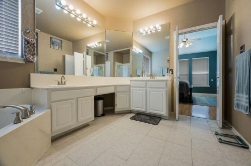 7002 Woodsprings Dr, Garland TX 75044-2147 exterior