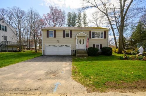 7 Oakwood Ave, Lincoln, RI 02865-3543