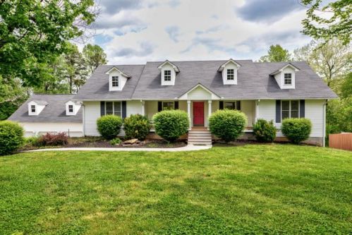 193 Overlook Ln, Jacksboro, TN 37757-4023