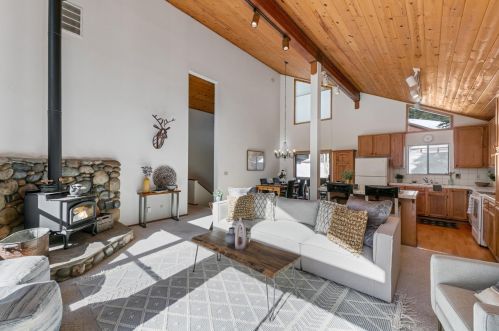 11400 Sitzmark Way, Truckee CA  96161-6129 exterior