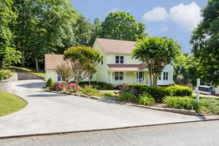 1733 Valley Forge Dr, Hixson, TN 37343-3459