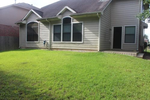 2310 Siegen Dr, Conroe TX  77304-6814 exterior