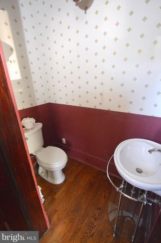 151 Fairfax St, Berkeley Springs WV  25411-3237 exterior