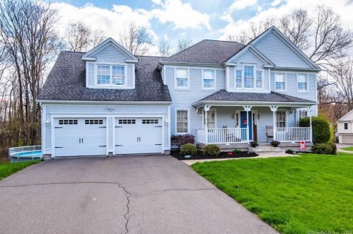 33 Woodsedge Ct, Kensington, CT 06037-1836