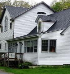 14 Hobart St, Kensington, NH 03833-2005