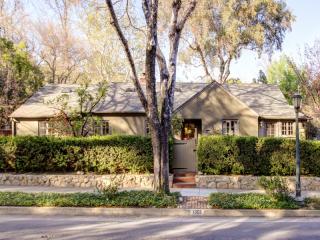 1353 Lida St, Pasadena, CA 91103-2339
