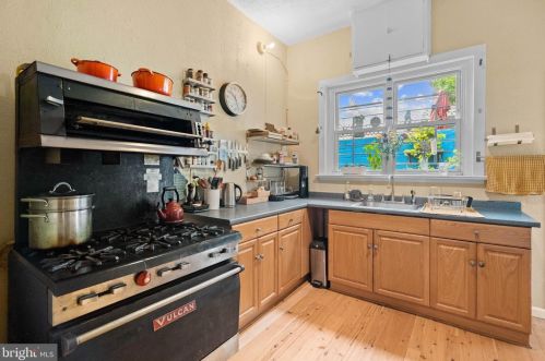 1226 8th St, Philadelphia PA  19147-5130 exterior