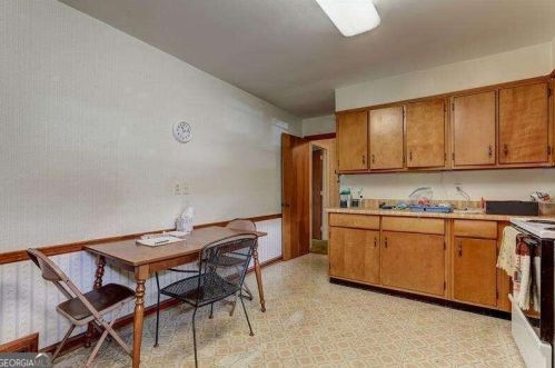4132 Haverhill Dr, Atlanta GA  30342-3818 exterior