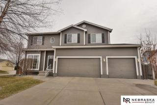 1701 Walnut Creek Dr, Omaha, NE 68046-8203