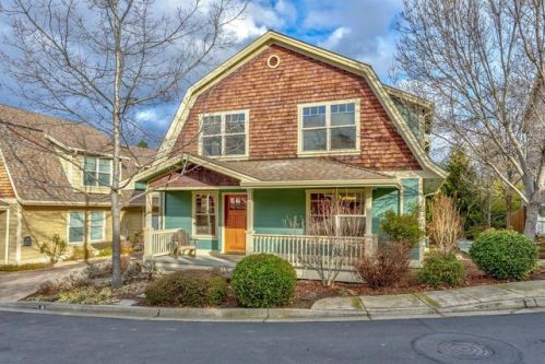 866 Blackberry Ln, Ashland, OR 97520-1459