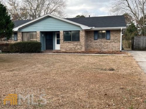 1735 Rocky Ridge Dr, Conyers, GA 30012-4052