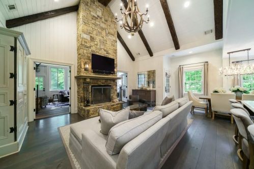 1574 Cave Rd, Atlanta GA  30327-3120 exterior