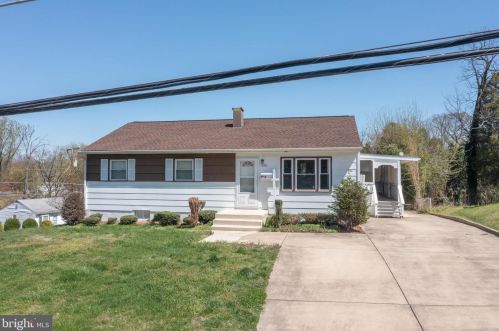 13901 Roanoke St, Woodbridge, VA 22191-2416