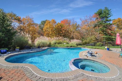 20 Hills Ln, Hebron, CT 06248-1277