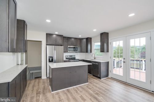 201 Pointfield Dr, Harpers Ferry WV 25425-5173 exterior