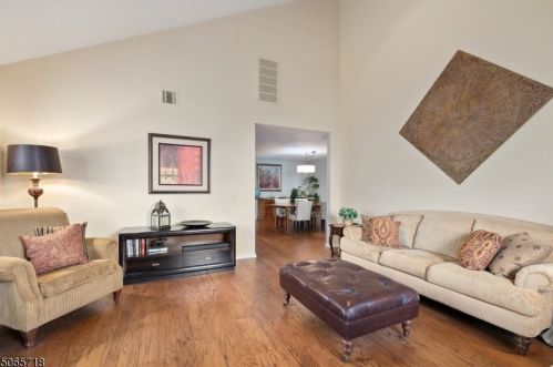 22 Davenport Pl, Morristown, NJ 07960-6572