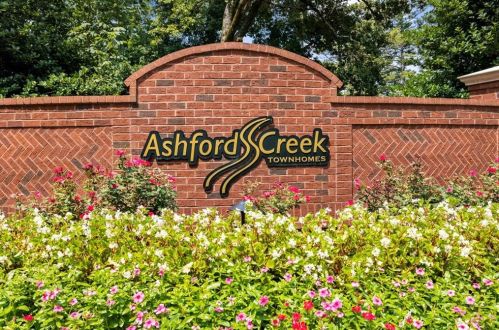 1416 Ashford Creek Cir, Atlanta, GA 30319-5062