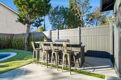 5503 Costello Ave, Van Nuys CA  91401-5706 exterior