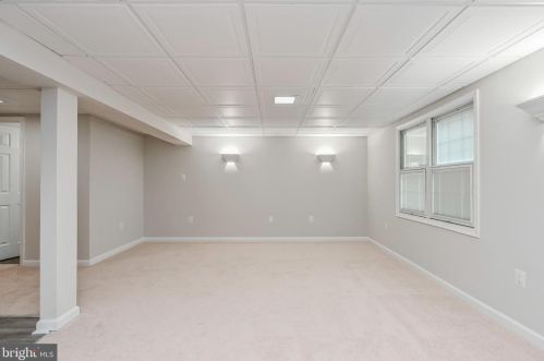 5074 Queens Wood Dr, Springfield VA  22015-1530 exterior