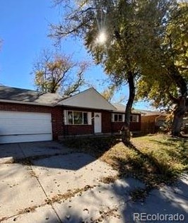 5510 Chandler Ct, Denver, CO 80239-3812