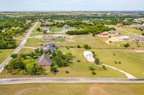 329 Stone Mtn Rd, Fort Worth TX  76035-5642 exterior