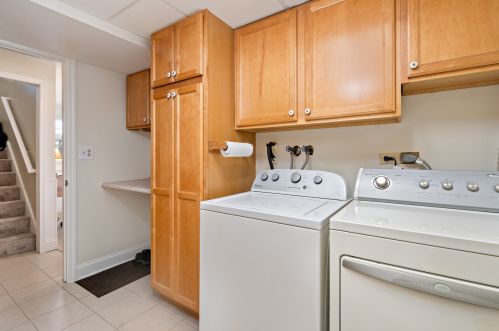 689 Sand Crk Dr, Carol Stream IL  60188-9135 exterior