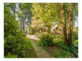 11207 Capitol Hwy, Portland OR  97219-7289 exterior