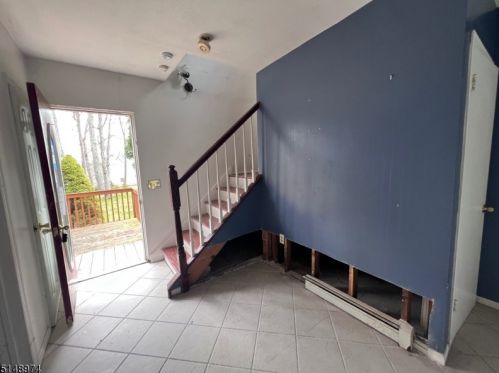172 Rollins Trl, Hopatcong, NJ 07843-1748