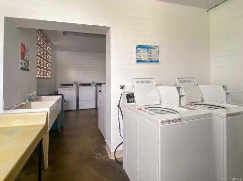 2649 Varsity Pl, Honolulu HI  96826-1637 exterior