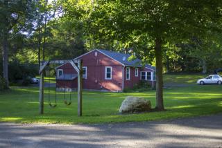 2 Cheryl Ln, Guilford CT  06437-1116 exterior