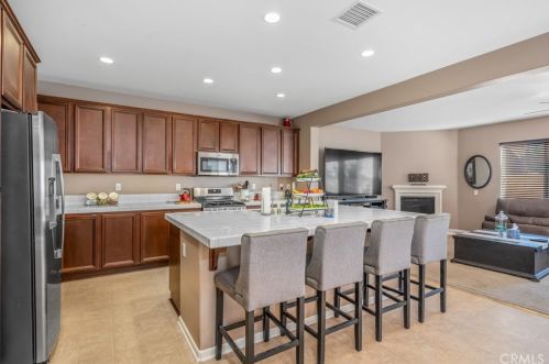 547 Mesa Ave, Rialto, CA 92376-3281