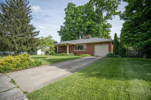 123 Harding Rd, Springfield, OH 45504-1440