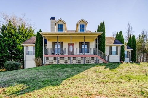 76 Hawthorne Dr, Cleveland, GA 30528-9003