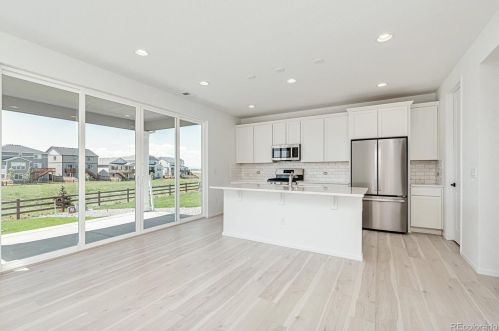 27820 10th Dr, Aurora CO 80018 exterior