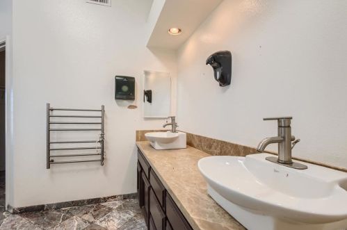 1001 Mountvale Ct, Anaheim CA  92808-2108 exterior