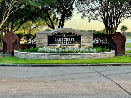 2734 Lakecrest Dr, Pearland, TX 77584-4851