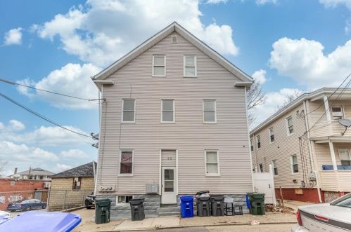 10 Hillhurst Ave, Providence, RI 02909-4704