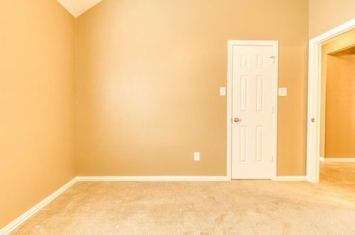 302 Round Lake Dr, Richmond TX 77469-1778 exterior